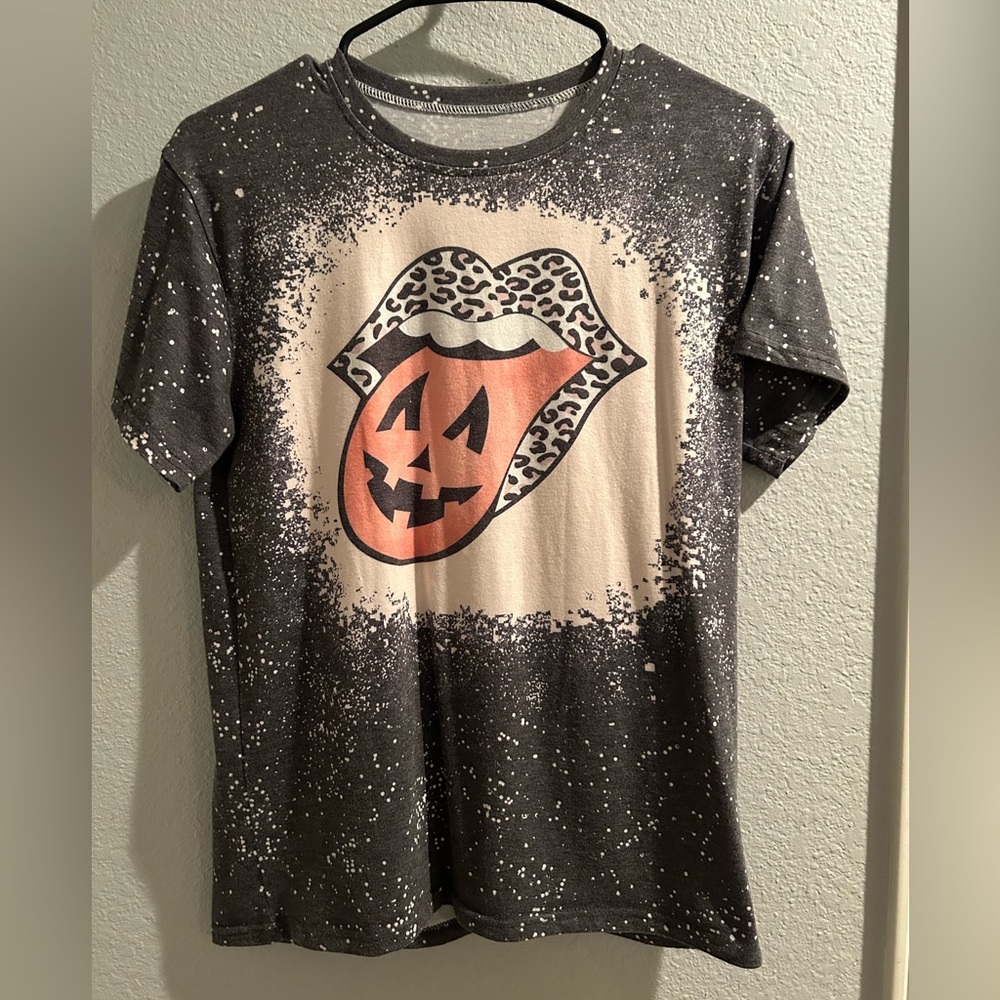 Boutique Halloween shirt, great condition, but no tags. Fits like a size medium.